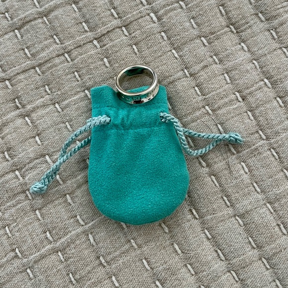 T & Co sterling silver ring - Picture 1 of 3